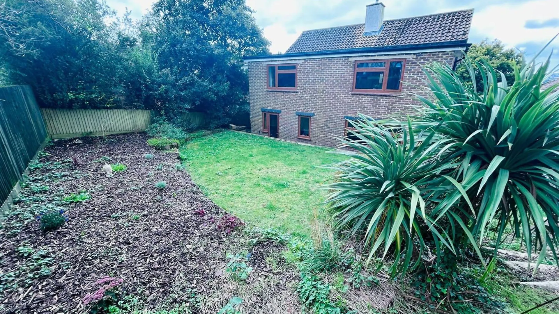 Holiday home Carden Hill House - 4 Bedrooms - Sleeps 9 - Free Parking - Games Room - Ideal For Contractors, Families And Large Groups Brighton