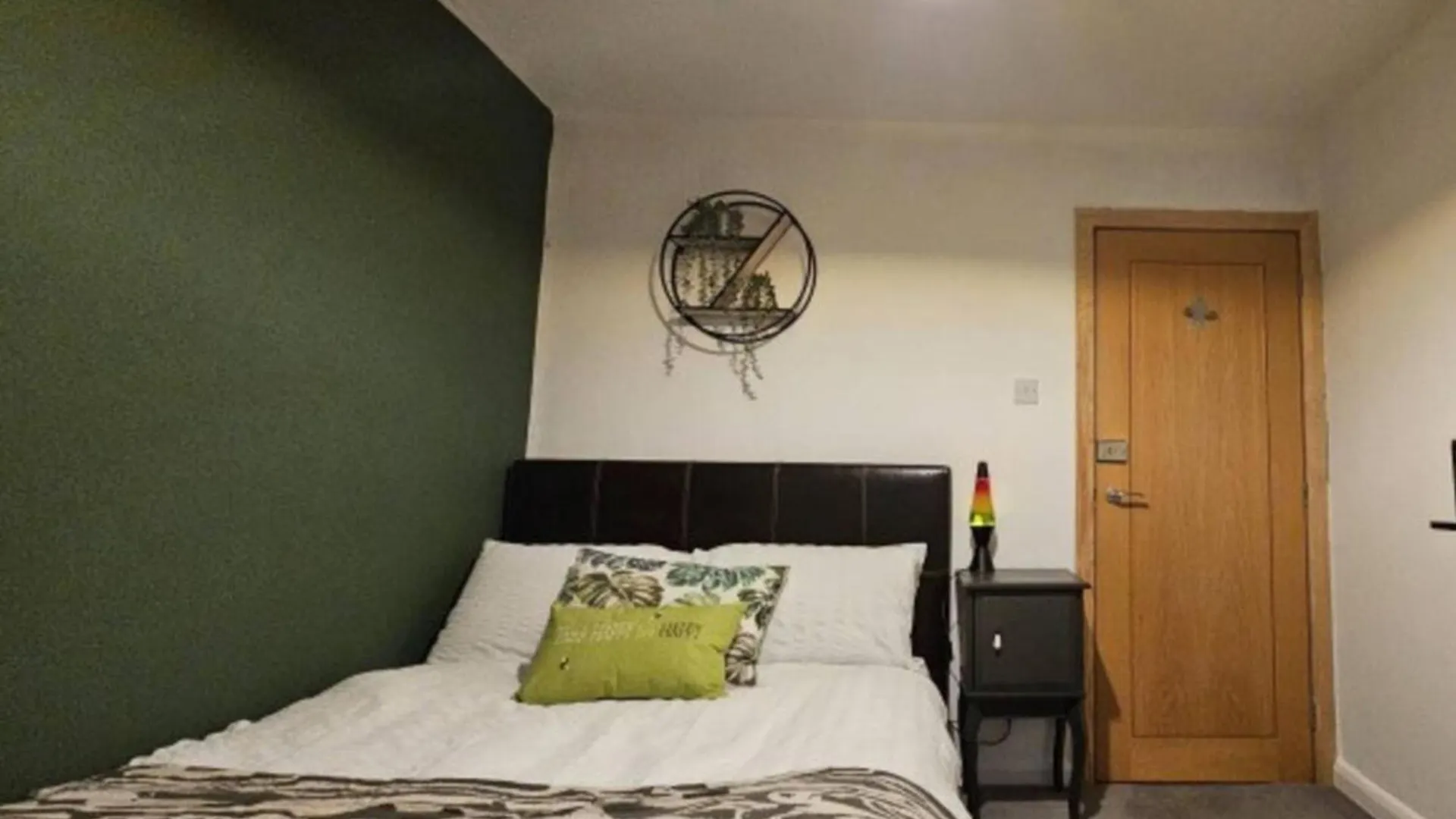 Carden Hill House - 4 Bedrooms - Sleeps 9 - Free Parking - Games Room - Ideal For Contractors, Families And Large Groups Brighton Holiday home